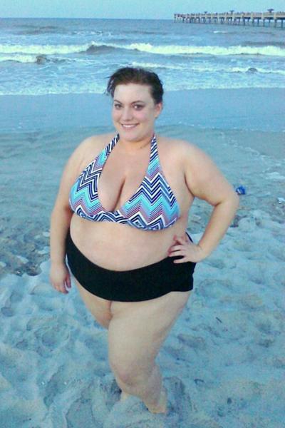 Толстушки в купальниках стали хитом Интернета. Фото