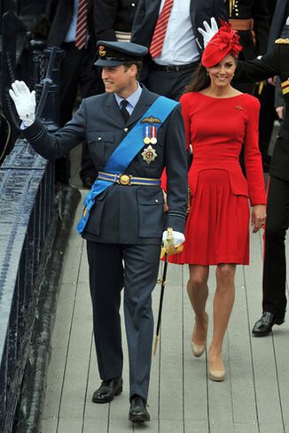 На Темзе прошел парад кораблей в честь ЕлизаветыII. Фото