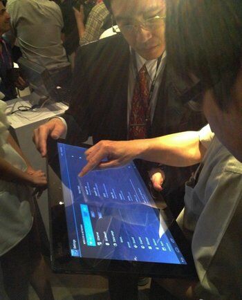 ASUS показал планшет для великанов. Фото. Видео