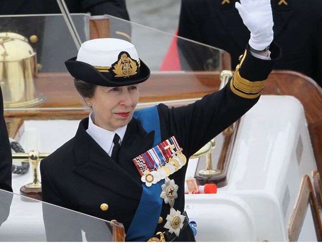 На Темзе прошел парад кораблей в честь ЕлизаветыII. Фото