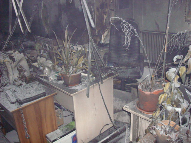 Ночью в Киеве горел офис. Фото