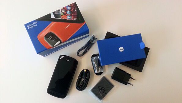 Начались продажи "суперкамерафона" Nokia 808 PureView
