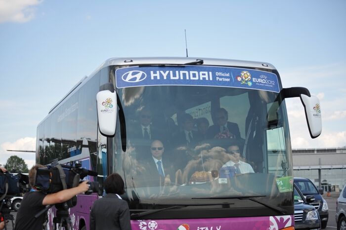 Евро-2012. Сборная Италии на удачу взяла украинские венки