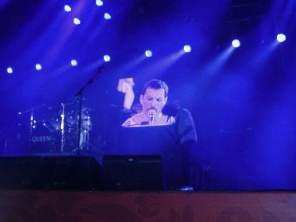 В Киеве состоялся концерт Элтона Джона и группы Queen