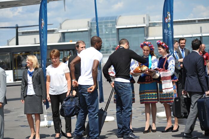 Евро-2012. Сборная Италии на удачу взяла украинские венки