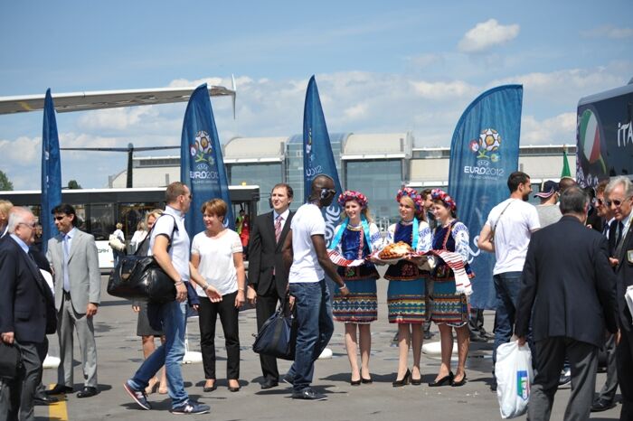 Евро-2012. Сборная Италии на удачу взяла украинские венки