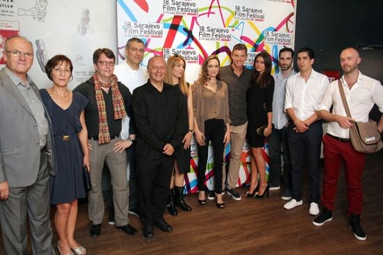 Анджелина Джоли и ее обручальное кольцо