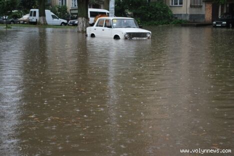Луцьк затопило: на вулицях по метру води