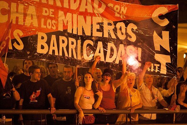 Мітингувальники в Іспанії закидали поліцейських камінням