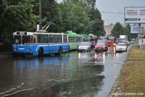 Луцк затопило: на улицах по метру воды