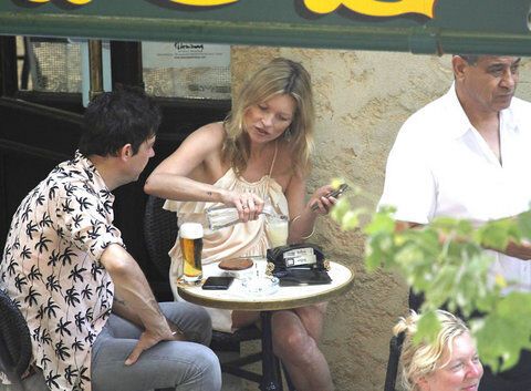 Кейт Мосс отправилась на отдых во Францию. Фото