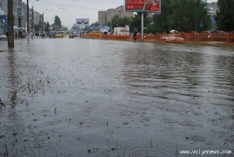 Луцк затопило: на улицах по метру воды