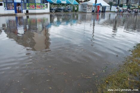 Луцьк затопило: на вулицях по метру води