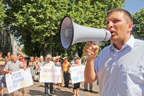 До мерії Одеси принесли свиню