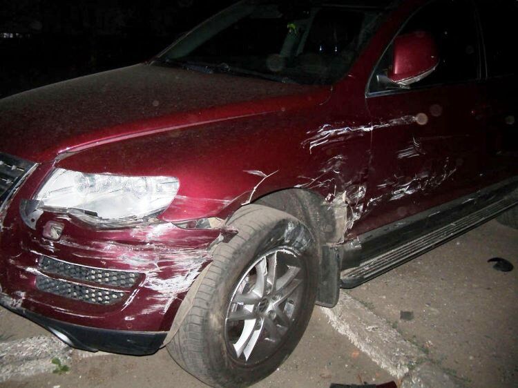 В Днепропетровске пьяный водитель протаранил 15 дорогих авто. Фото