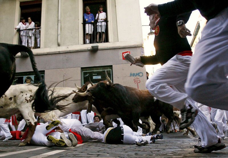 Святкові бігу биків в Іспанії: десятки постраждалих