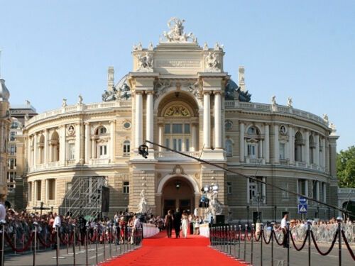 Одесский кинофестиваль открывали мировые кинозвезды