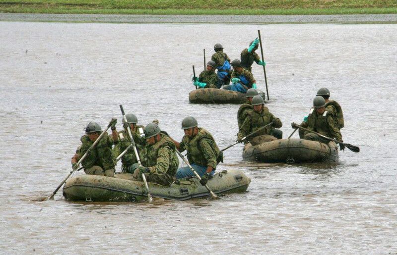 Постраждалим від повені в Японії допомагають з повітря