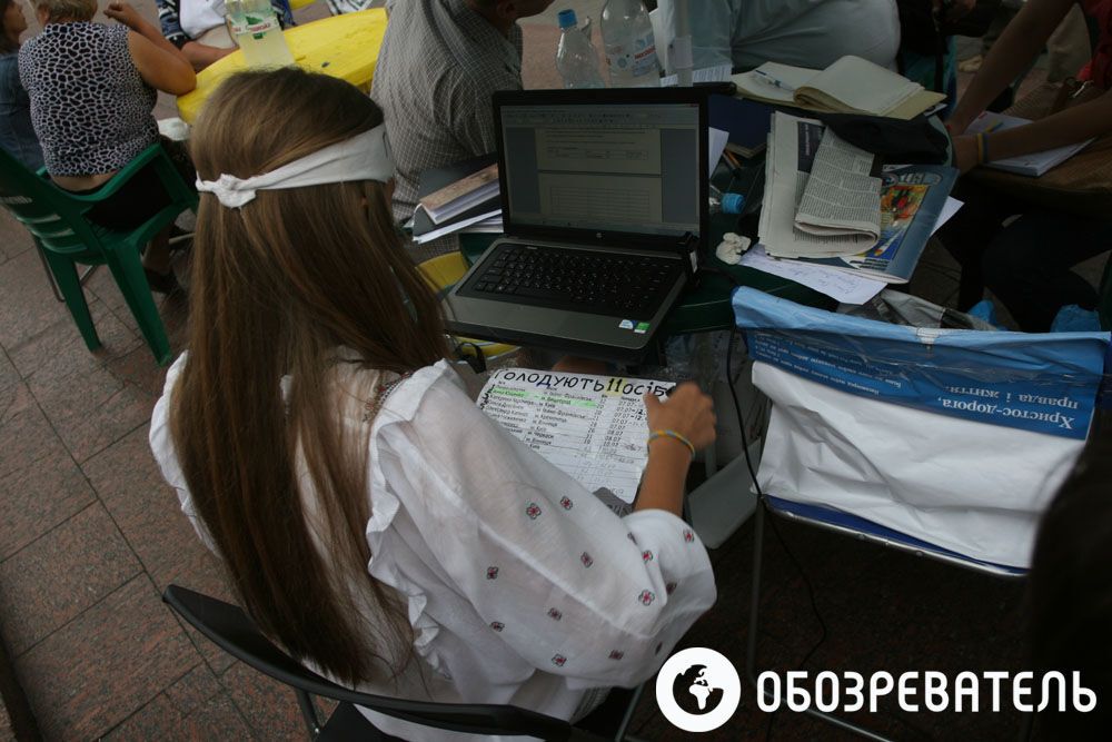 Український дім під дощем