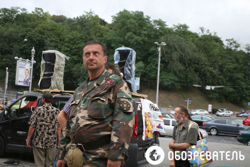 Український дім під дощем