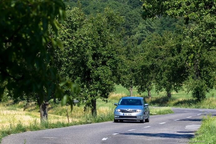 "Шкода" полностью рассекретила новый седан Skoda Rapid. Фото. Видео