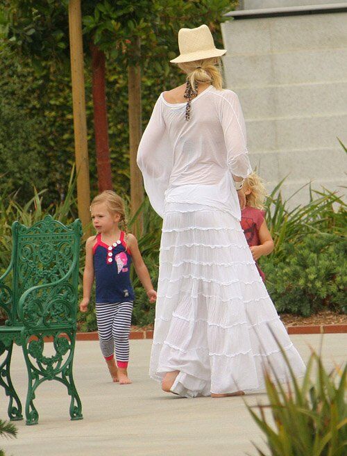 Гвен Стефани отвела Зуму на пляж. Фото