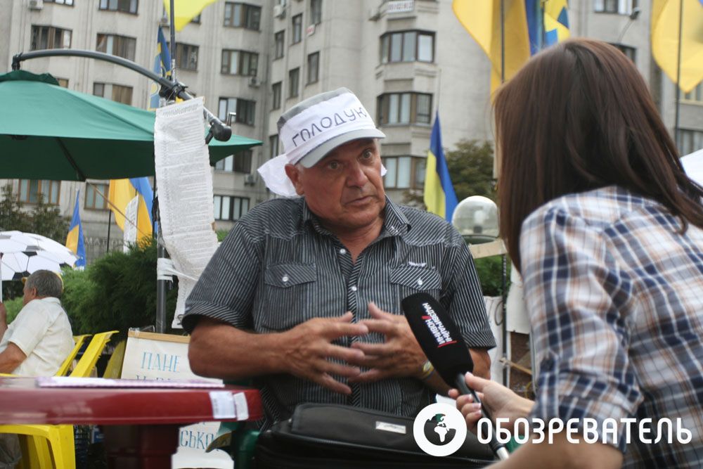 Український дім під дощем