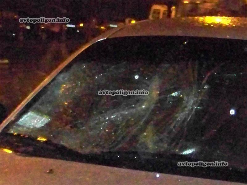 ДТП в Киеве: водитель "ВАЗа" сбил двух девушек на "зебре" и скрылся. Фото