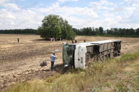 На Запорожье автобус съехал в кювет: есть жертвы