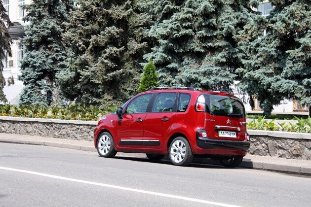 Недооцененный француз: тест-драйв микровэна Citroen C3 Picasso. Фото  