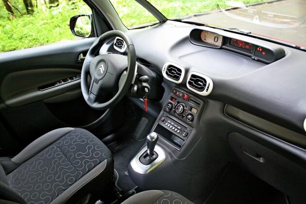 Недооцененный француз: тест-драйв микровэна Citroen C3 Picasso. Фото  