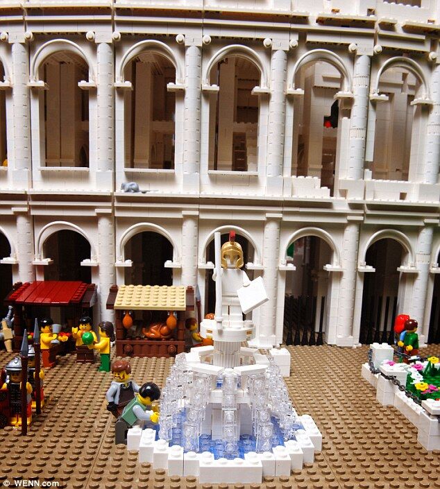 Копію римського Колізею зібрали з 200 тис. деталей "Лего"