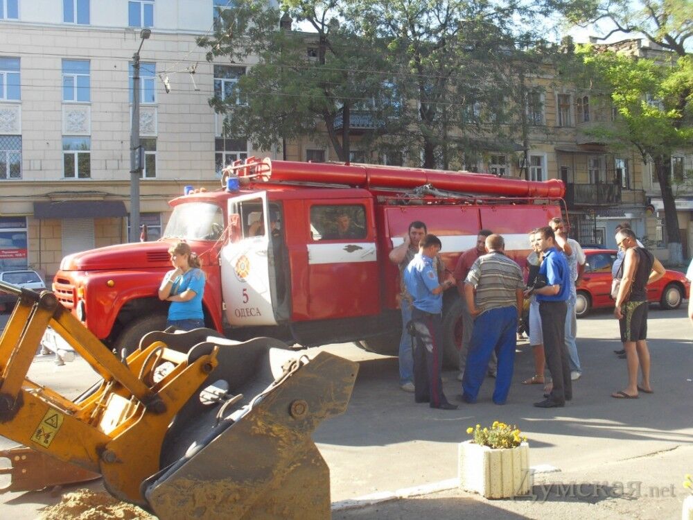 В Одесі вантажівка на смерть засипав людини землею 