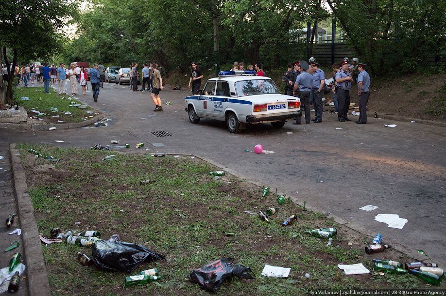 Катание инженеров на тазиках