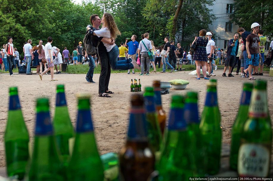 Катание инженеров на тазиках