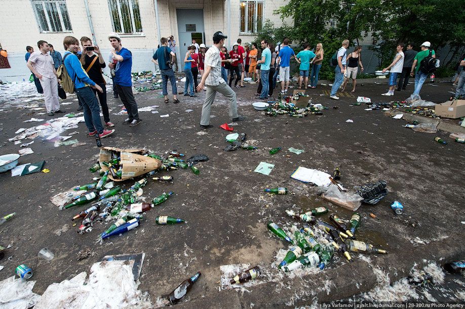 Катание инженеров на тазиках