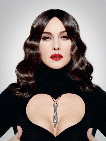 Вырезанное сердце Моники Беллуччи