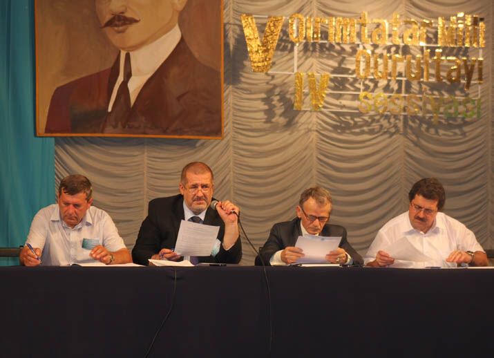 Курултай кримських татар розпочався з протестів