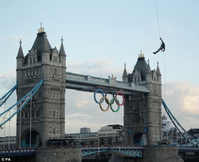 В Лондон прибыл Олимпийский огонь