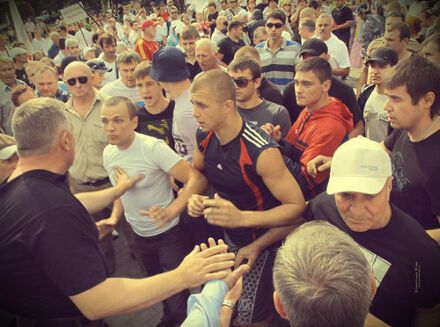 Соратники Тимошенко доводять, що їх побили спортсмени