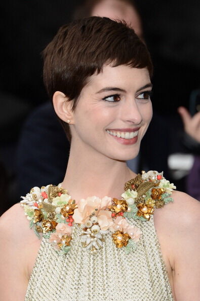 Потрясающее платье Энн Хэтэуэй на премьере "Бэтмена"