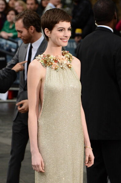 Потрясающее платье Энн Хэтэуэй на премьере "Бэтмена"