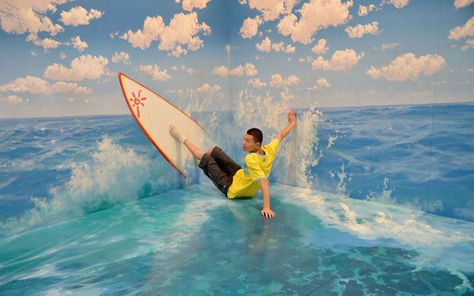 Носороги и акулы на выставке 3D-картин в Китае. Фото 