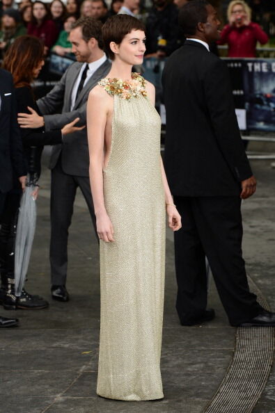 Потрясающее платье Энн Хэтэуэй на премьере "Бэтмена"