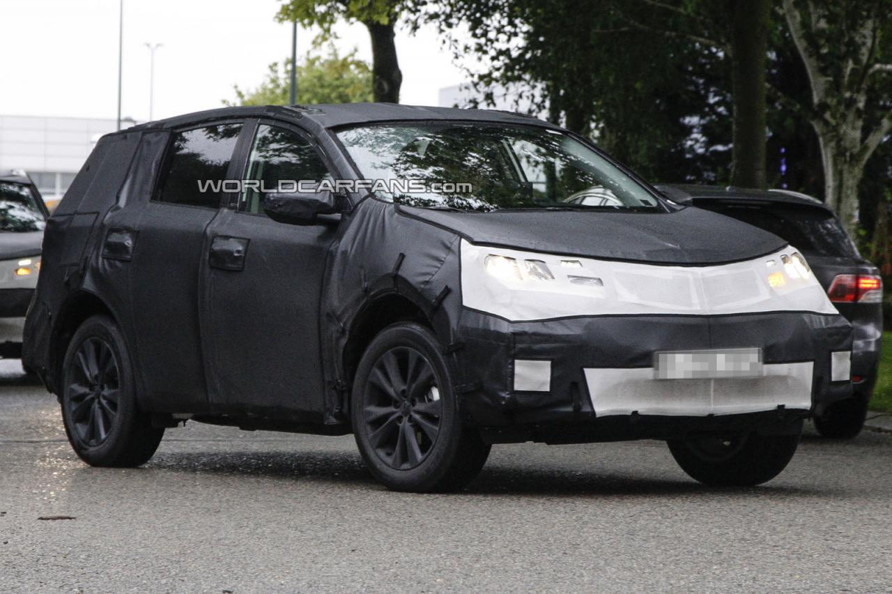 Шпионские снимки нового кроссовера Toyota RAV4 