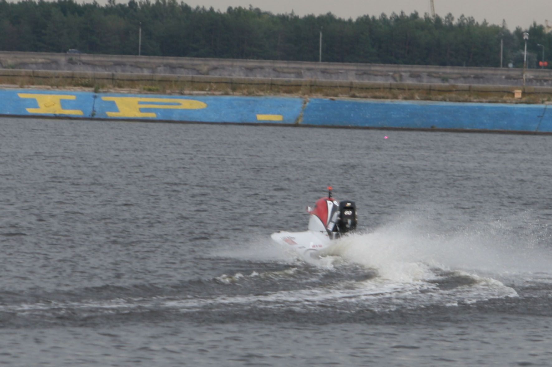 В Вышгороде гоняли болиды водной "Формулы-1"