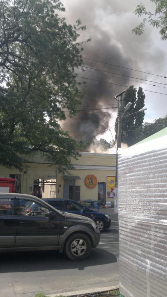 У центрі Одеси сильна пожежа