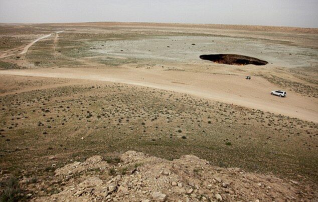 Посеред пустелі Каракум відкрилися "ворота пекла"