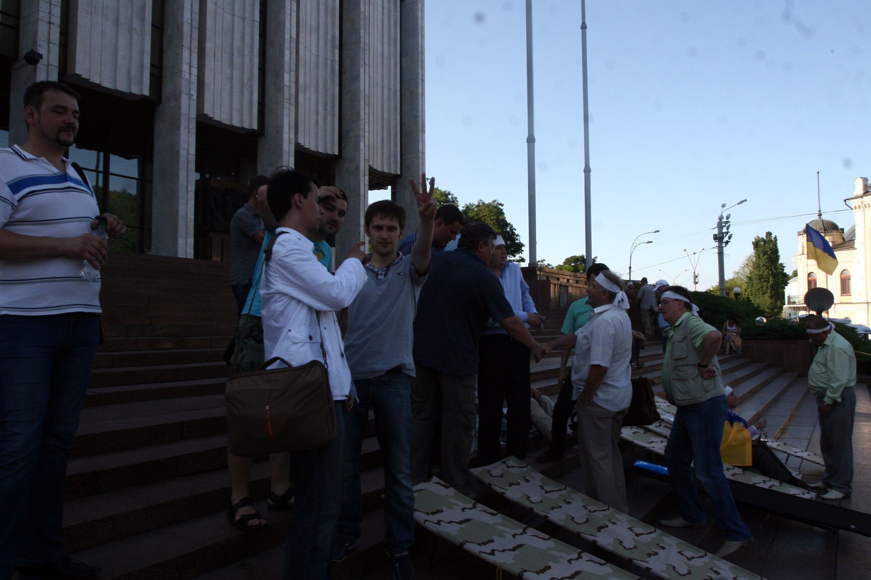 Опозиціонери розпочали голодування, вимагаючи скасувати закон про мови