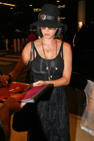 У Перри новый образ — "готки"